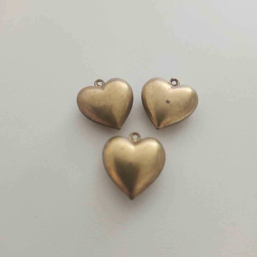 Vintage Brass Puffy Heart Charm Lot 6 Gold Tone Pendants Jewelry Making Supply - Picture 4 of 8